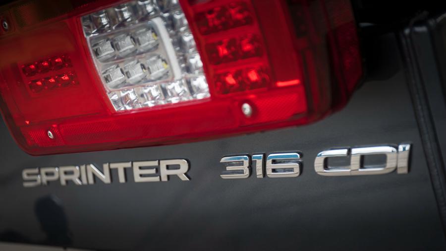 Логотип Mercedes-Benz Sprinter 316 CDI Pickup 2018 года  (WW) (фото 12 из 16)